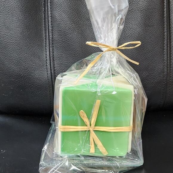 Escentials Green & white Candle on   glass trivet 4 separate Candles Light scent - Picture 5 of 6